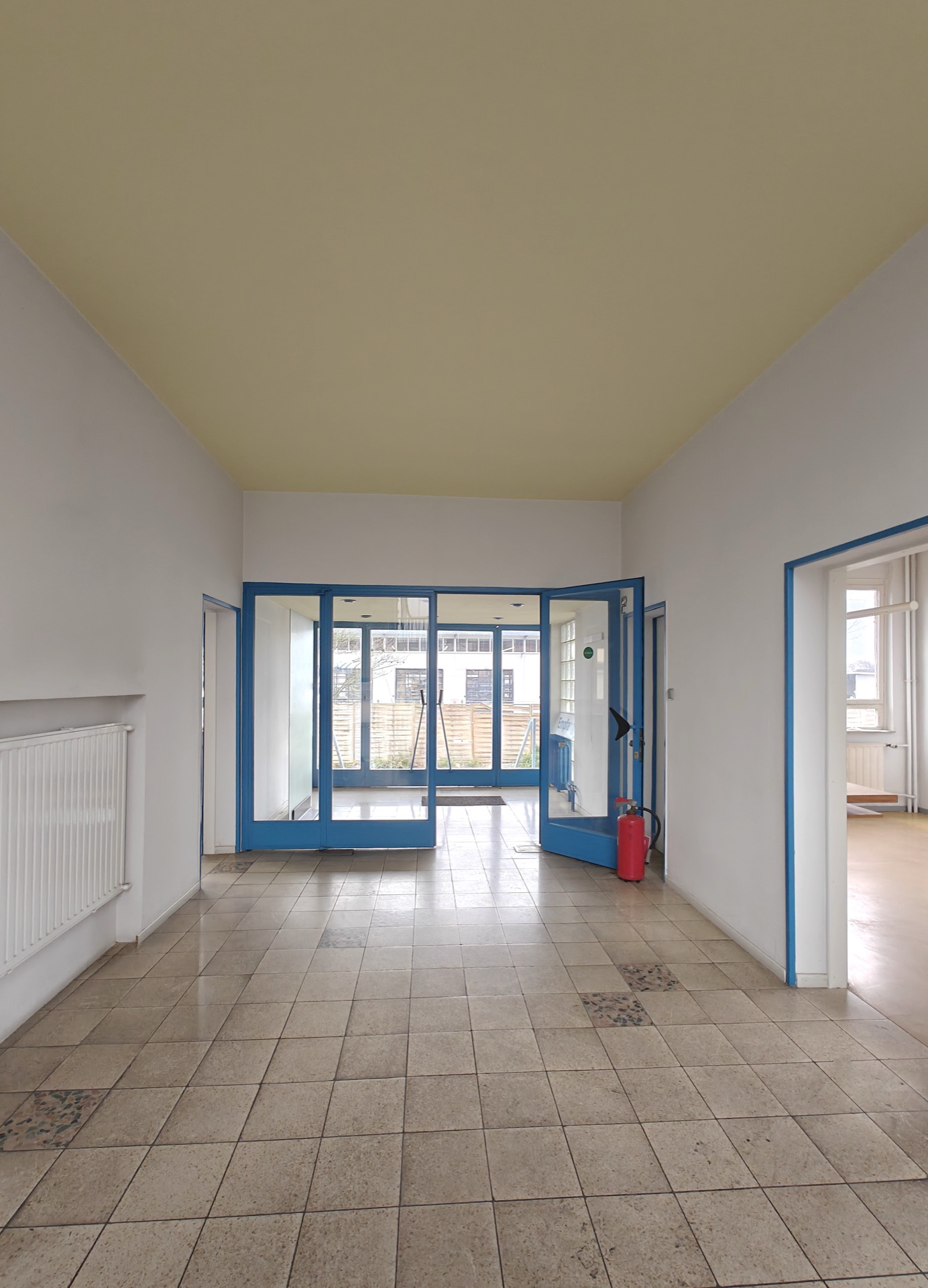 Lichtdurchflutetes Atelier mit hohen Decken in Offenbach